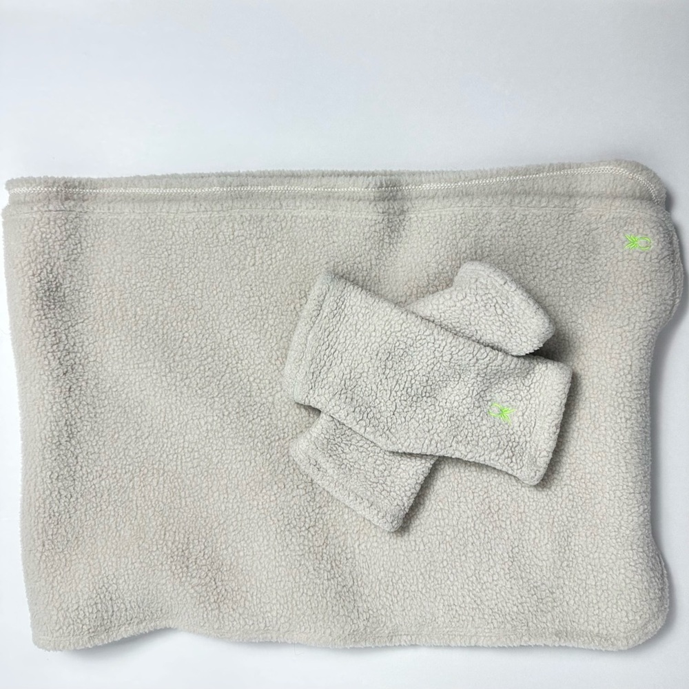 🧣🧤 Dudley Stephens Sherpa Larkspur Scarf & Glove Set – Oatmeal - Picture 4 of 16